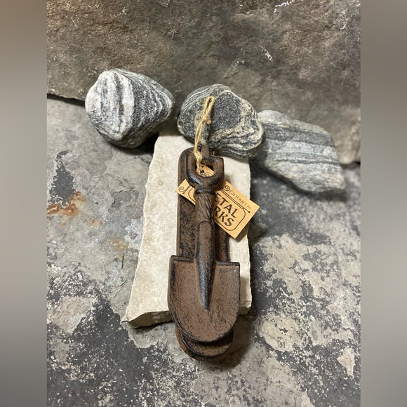 Cast Iron Shovel Door Knocker & Pull Handle - Picture 7 of 12